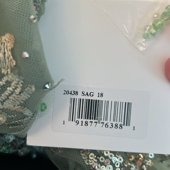 Mac Duggal 20438 NWT Embellished Flutter Sleeve High Neck Gown - Picture 7 of 9